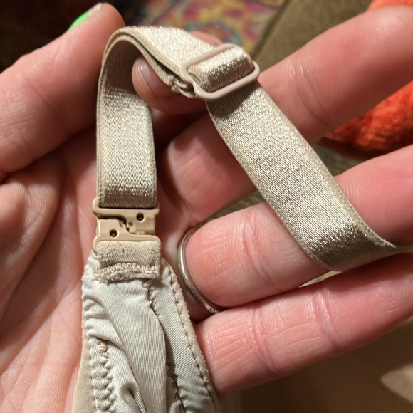 Victoria’s Secret no wire 34D bra with multiway straps - Picture 4 of 7